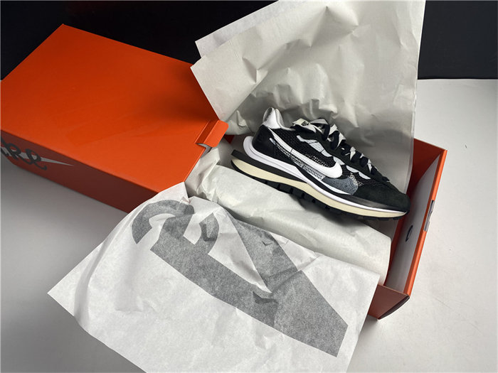 Nike Vaporwaffle sacai Black White CV1363-001