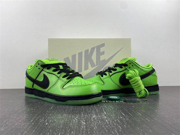 The Powerpuff Girls x Nike SB Dunk Low