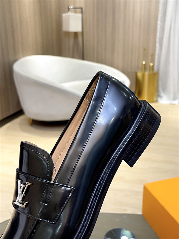 Lv Loafer 045