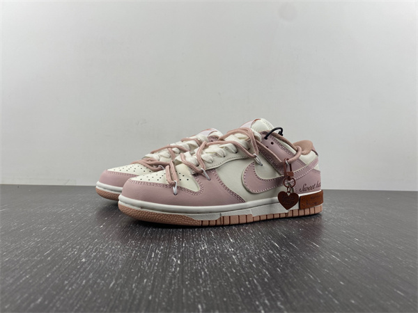 Nike SB Dunk Low