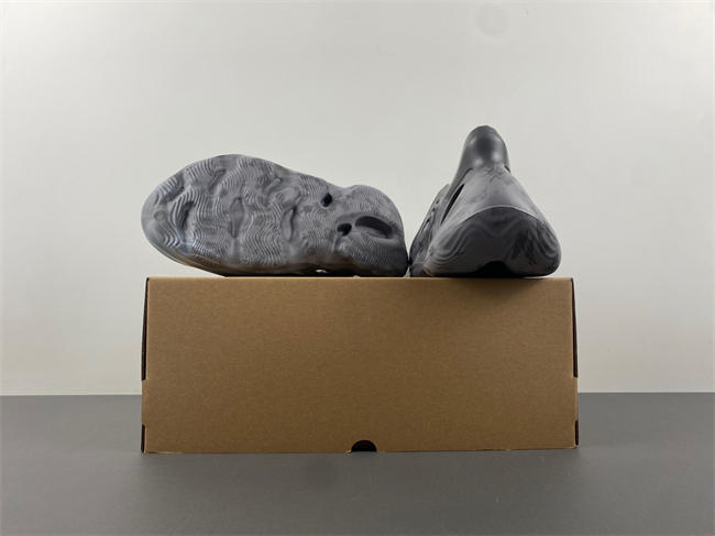 YZY FOAM RUNNER MX "Granite" IE4931 97