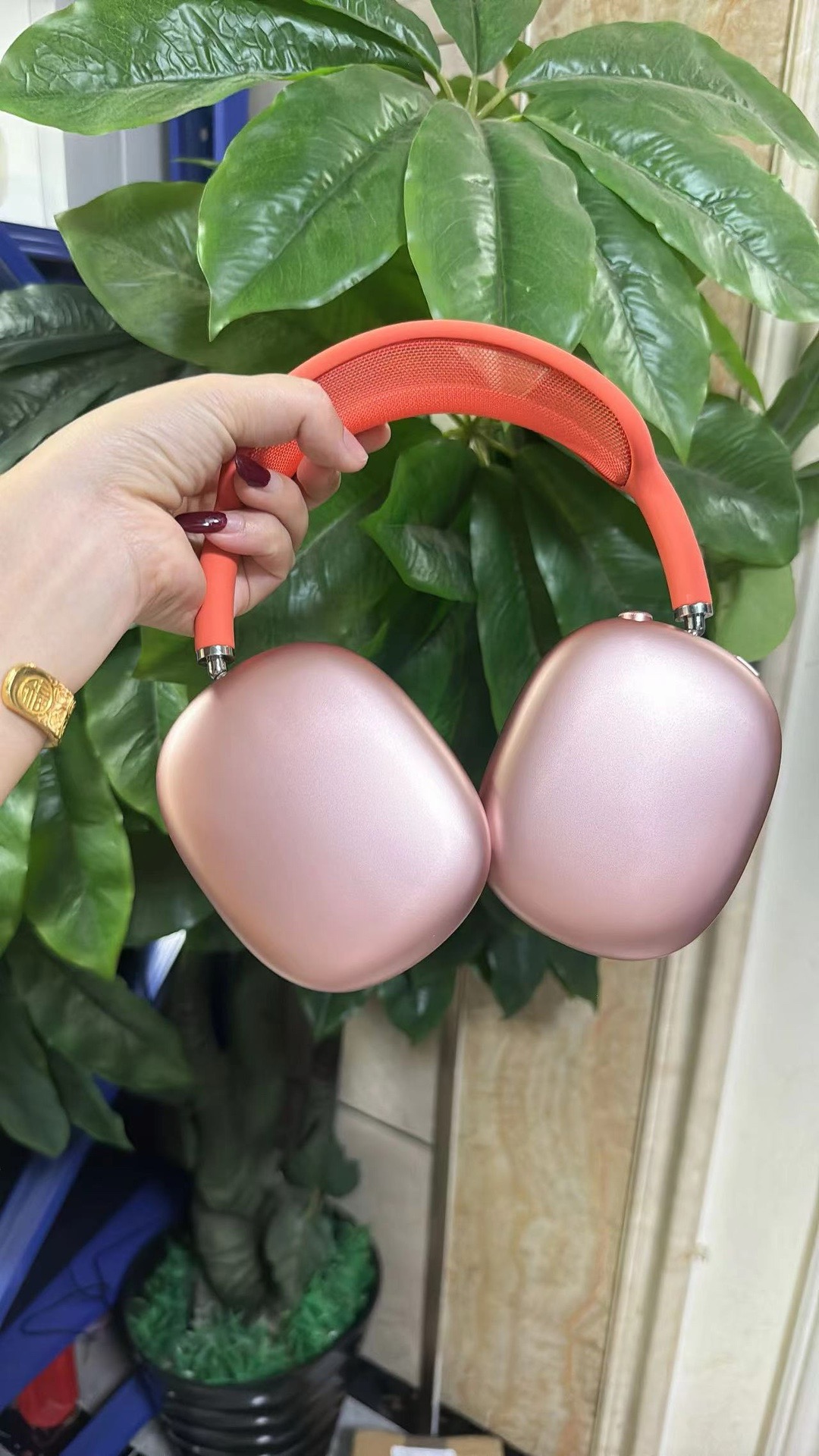 AirPods Max (red)