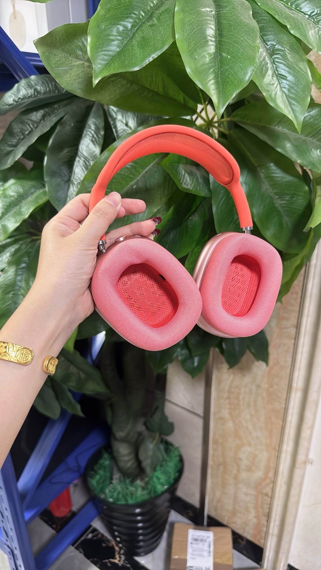 AirPods Max (red)