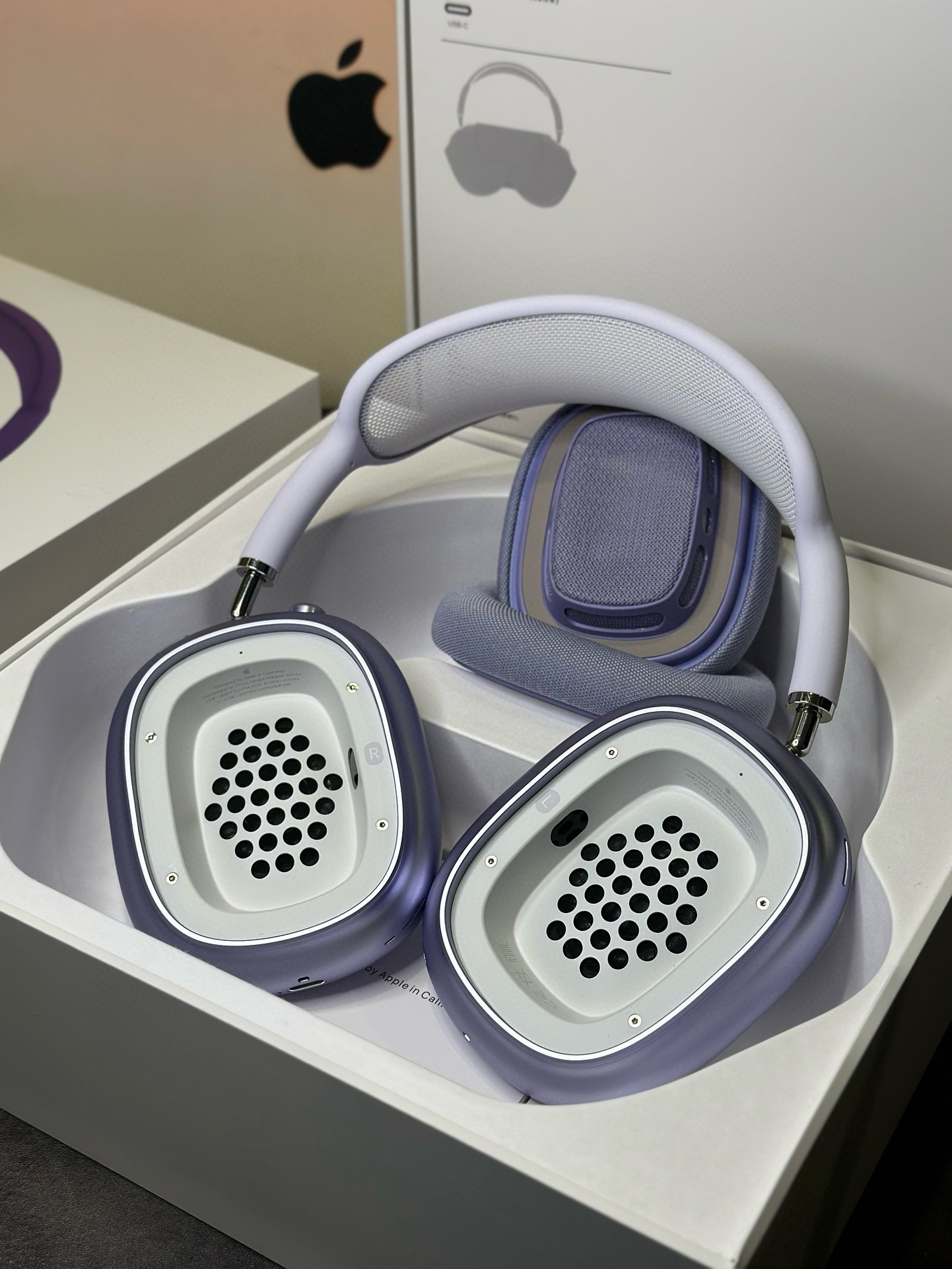 AirPods Max (purple)