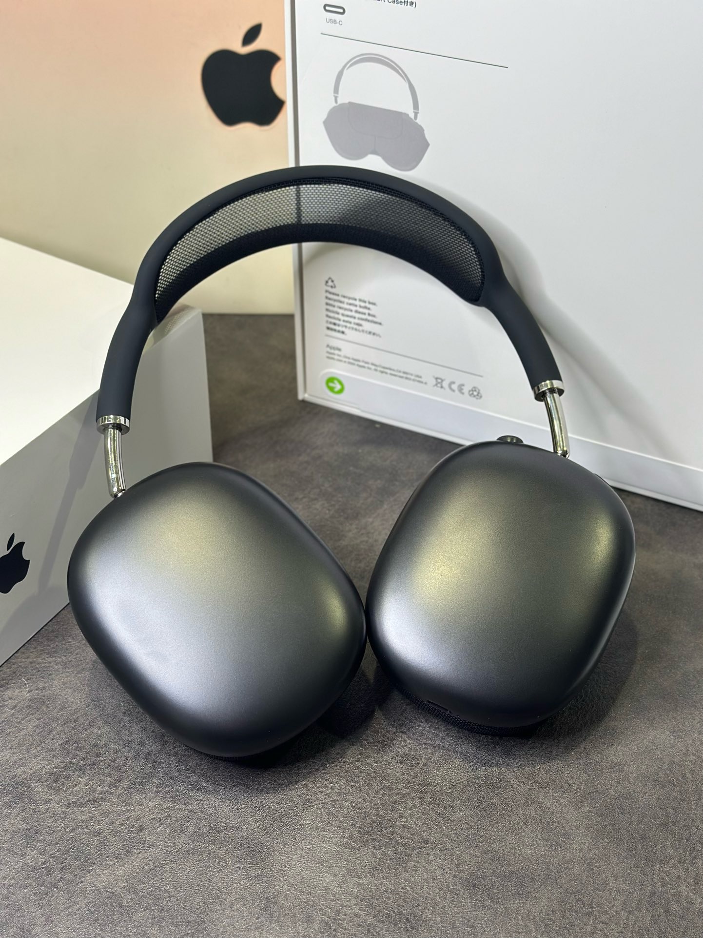 AirPods Max (black)