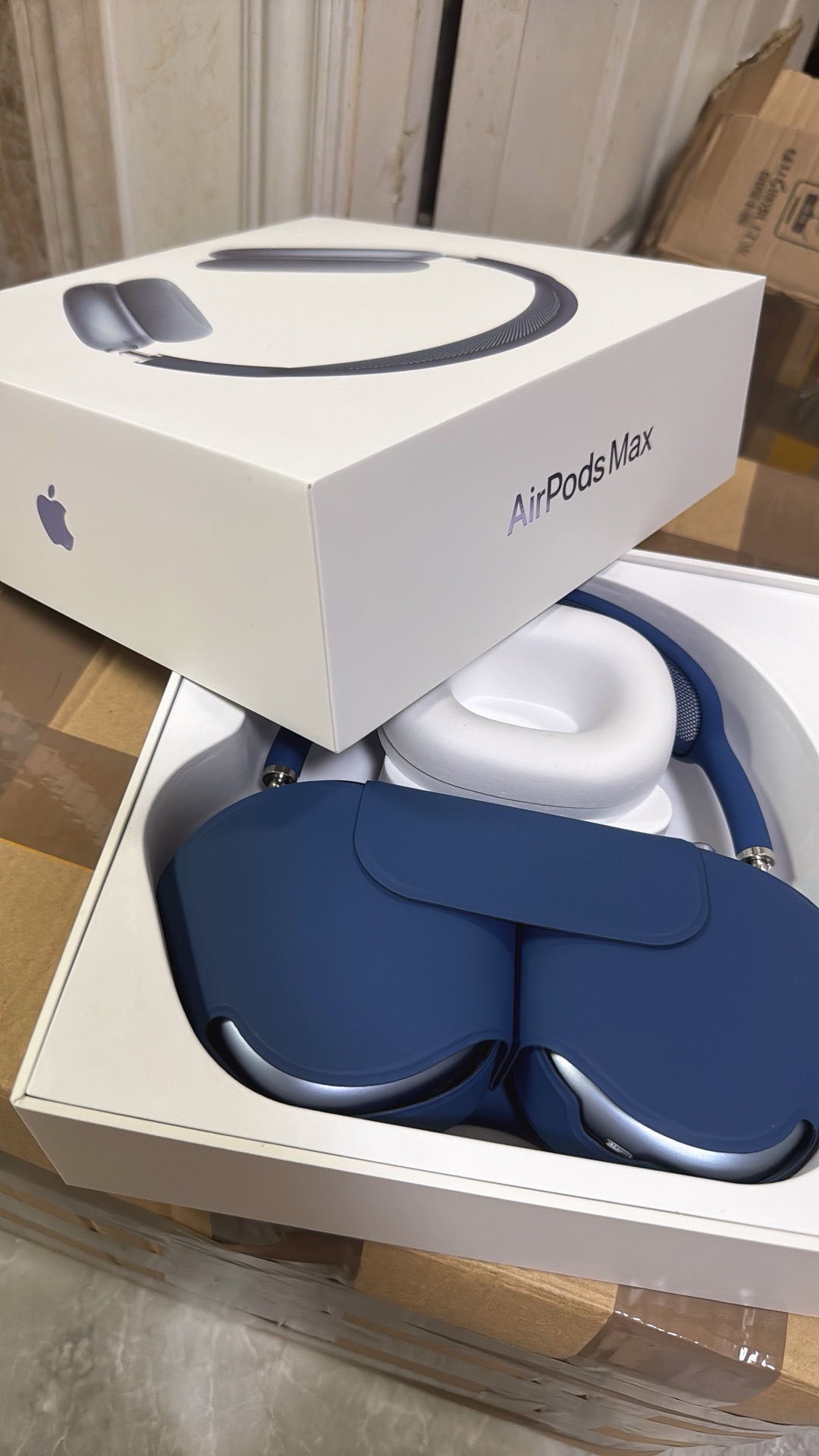 AirPods Max (blue)