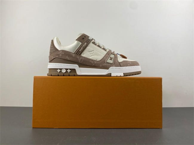 l0*is V*t0n lv trainer